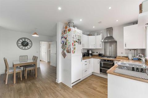 33 Winter Close, Epsom, KT17 1AH