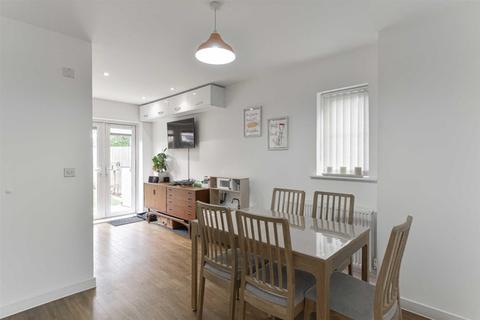 33 Winter Close, Epsom, KT17 1AH