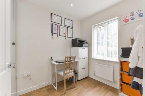 33 Winter Close, Epsom, KT17 1AH