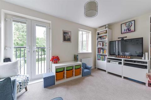 33 Winter Close, Epsom, KT17 1AH