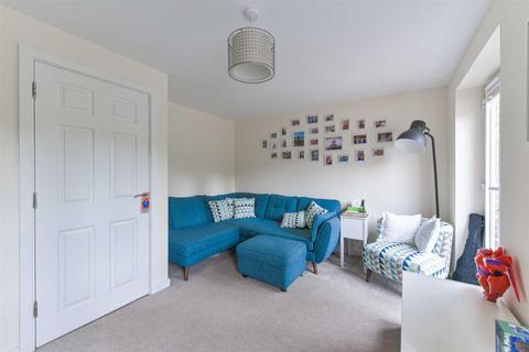 33 Winter Close, Epsom, KT17 1AH