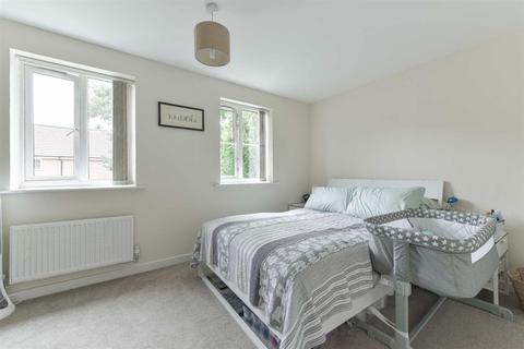 33 Winter Close, Epsom, KT17 1AH