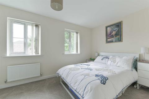 33 Winter Close, Epsom, KT17 1AH