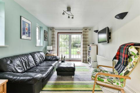 64 Hookfield, Epsom, KT19 8JG