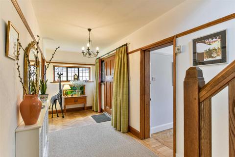 64 Hookfield, Epsom, KT19 8JG