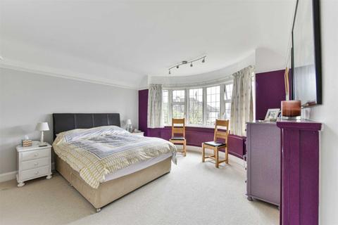 64 Hookfield, Epsom, KT19 8JG