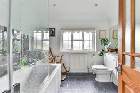 64 Hookfield, Epsom, KT19 8JG