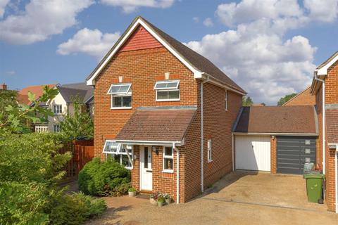 9 De Mel Close, Epsom, KT19 7EL