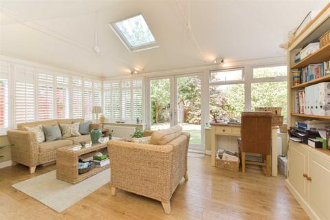 9 De Mel Close, Epsom, KT19 7EL