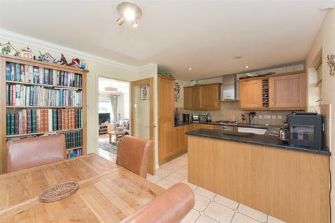 9 De Mel Close, Epsom, KT19 7EL