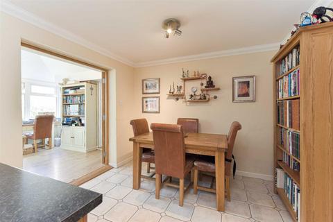 9 De Mel Close, Epsom, KT19 7EL