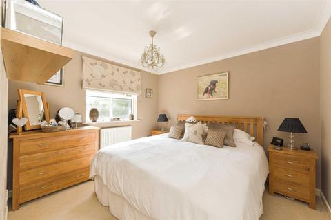 9 De Mel Close, Epsom, KT19 7EL