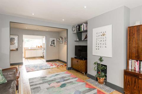 5 Barn Close, Epsom, KT18 7HQ