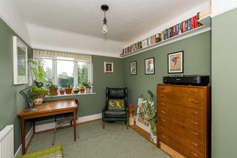 5 Barn Close, Epsom, KT18 7HQ