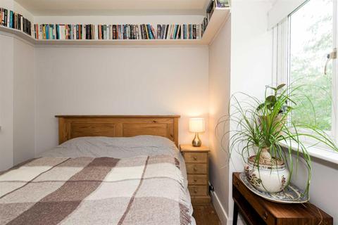 5 Barn Close, Epsom, KT18 7HQ