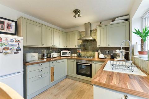 39b Cox Lane, Epsom, KT19 9LZ