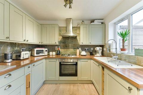 39b Cox Lane, Epsom, KT19 9LZ