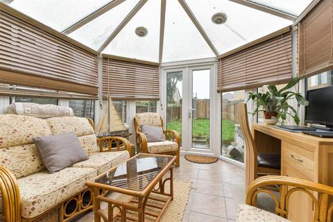 39b Cox Lane, Epsom, KT19 9LZ