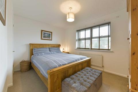 39b Cox Lane, Epsom, KT19 9LZ