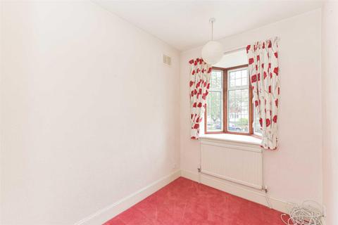 62 Tattenham Grove, Epsom, KT18 5QP