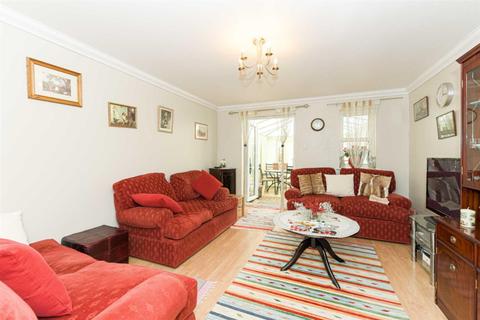 6 Manor Crescent, Epsom, KT19 7EF