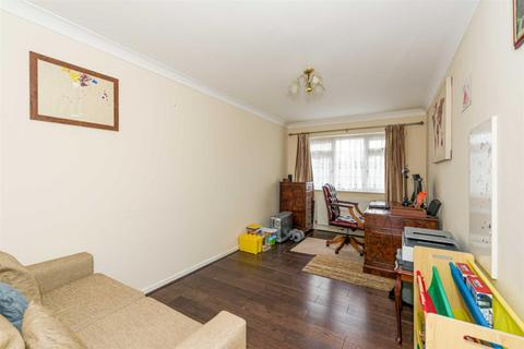37 Mospey Crescent, Epsom, KT17 4NA