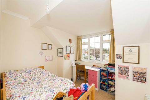 37 Mospey Crescent, Epsom, KT17 4NA