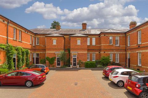 5, Hunter Court Sandy Mead, Epsom, KT19 7NG