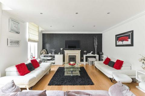 5, Hunter Court Sandy Mead, Epsom, KT19 7NG