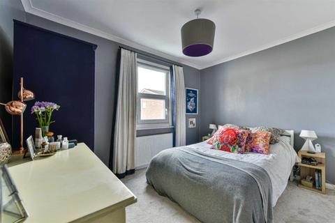 16 Beaconsfield Place, Epsom, KT17 4BD