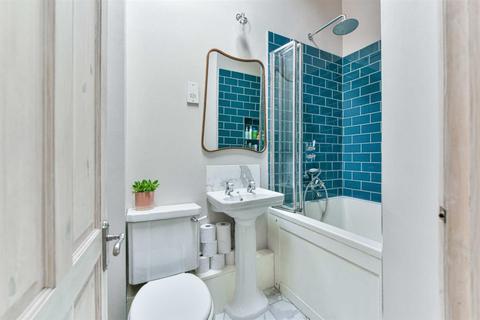 16 Beaconsfield Place, Epsom, KT17 4BD