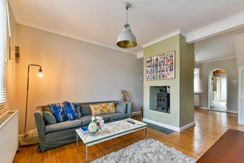 16 Beaconsfield Place, Epsom, KT17 4BD