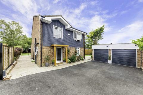 4 Royal Drive, Epsom, KT18 5PR