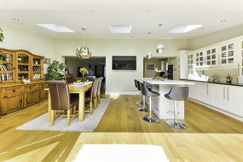 4 Royal Drive, Epsom, KT18 5PR