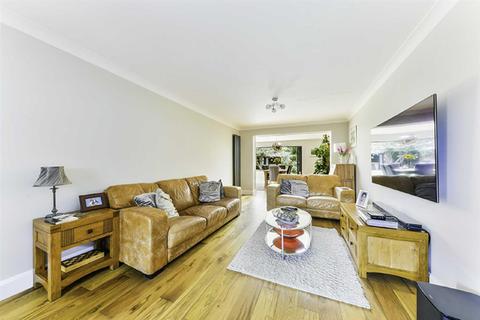 4 Royal Drive, Epsom, KT18 5PR