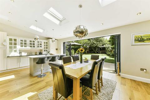 4 Royal Drive, Epsom, KT18 5PR