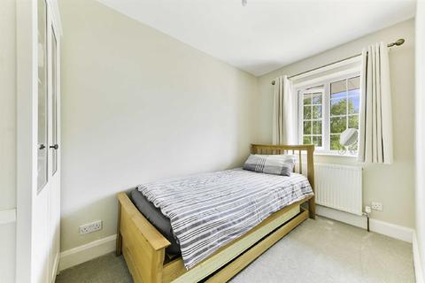 4 Royal Drive, Epsom, KT18 5PR