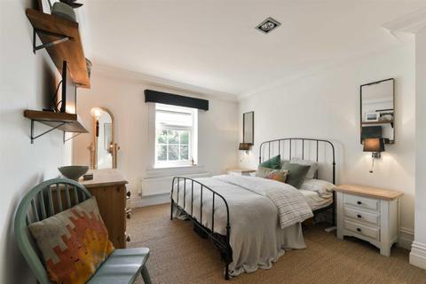 29b Worple Road, Epsom, KT18 5EP