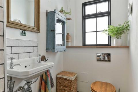 29b Worple Road, Epsom, KT18 5EP