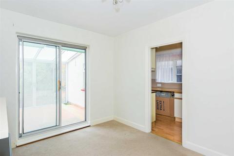 34 The Crescent, Epsom, KT18 7LL