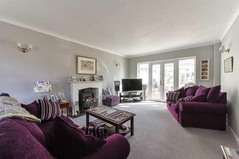 55 Links Road, Epsom, KT17 3PP