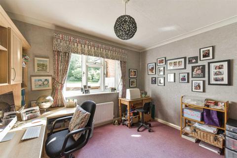 55 Links Road, Epsom, KT17 3PP