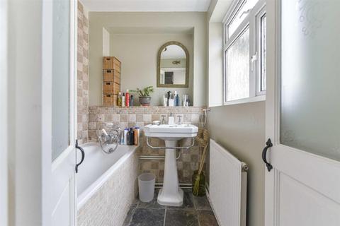9 Lintons Lane, Epsom, KT17 1DB