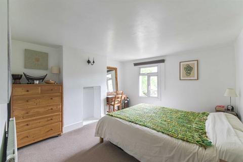 9 Lintons Lane, Epsom, KT17 1DB
