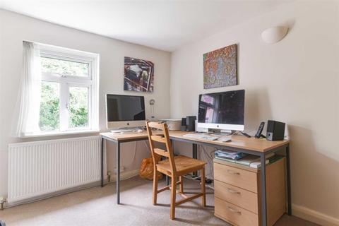 9 Lintons Lane, Epsom, KT17 1DB