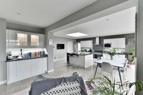 4 The Crescent, Epsom, KT18 7LL