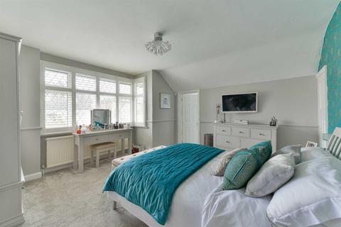 4 The Crescent, Epsom, KT18 7LL