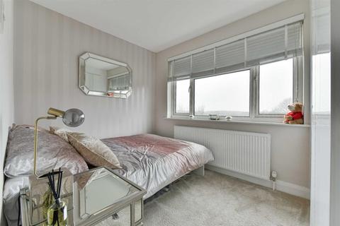 4 The Crescent, Epsom, KT18 7LL