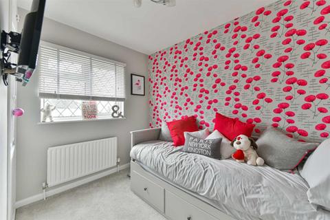 4 The Crescent, Epsom, KT18 7LL