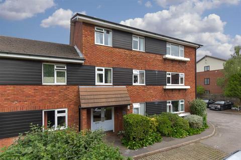 22 The Stanfords, Epsom, KT17 1JE